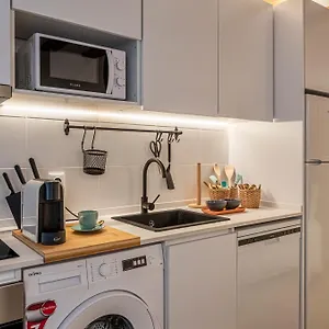 https://chalet-marias-parede-beach-apartments.hotels-lisbon-portugal.com
